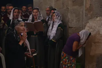 Van Gölü'ndeki Akdamar (Ahtamar) Adası'nda bulunan tarihi Surp Haç Kilisesi'nde her yıl Eylül ayında bir kez ibadet amacıyla ayin düzenlenmektedir. Diyarbakır, Bitlis, Malatya, Adıyaman, Mardin, İstanbul yanı sıra Diyaspora’da bulunan Ermeni Cemaati yılda bir kez kilisede bir araya geliyor.