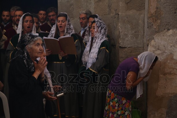 Van Gölü'ndeki Akdamar (Ahtamar) Adası'nda bulunan tarihi Surp Haç Kilisesi'nde her yıl Eylül ayında bir kez ibadet amacıyla ayin düzenlenmektedir. Diyarbakır, Bitlis, Malatya, Adıyaman, Mardin, İstanbul yanı sıra Diyaspora’da bulunan Ermeni Cemaati yılda bir kez kilisede bir araya geliyor.