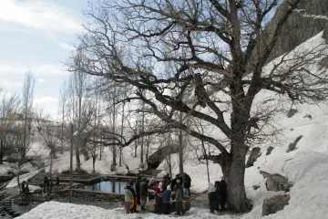 MunzuNehrinin başlangıç yeri olan Munzur Baba gözelerinde Hızır Orucu nedeniyle lokma dağıtıldı. Alevi inancında kutsal sayılan mekanda çıralar dağıtılarak, Alevi piri olan Ali Dede'nin duaları eşliğinde ibadetlerini gerçekleştirildi.