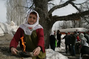 MunzuNehrinin başlangıç yeri olan Munzur Baba gözelerinde Hızır Orucu nedeniyle lokma dağıtıldı. Alevi inancında kutsal sayılan mekanda çıralar dağıtılarak, Alevi piri olan Ali Dede'nin duaları eşliğinde ibadetlerini gerçekleştirildi.