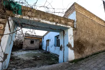 Batman'da bulunan 12 bin yıllık antik kent Hasankeyf Sular Altında Bırakılıyor, Ilısu Barajı'nın su tutmasıyla 2026 yılının sonlarında ayında büyük ölçüde sular altında kalmıştır.