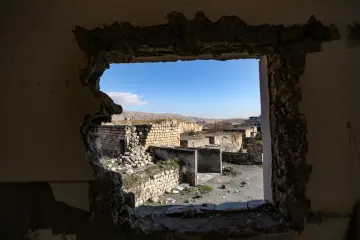 Batman'da bulunan 12 bin yıllık antik kent Hasankeyf Sular Altında Bırakılıyor, Ilısu Barajı'nın su tutmasıyla 2026 yılının sonlarında ayında büyük ölçüde sular altında kalmıştır.