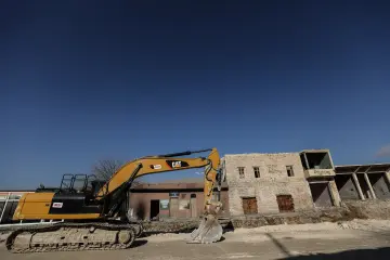 Batman'da bulunan 12 bin yıllık antik kent Hasankeyf Sular Altında Bırakılıyor, Ilısu Barajı'nın su tutmasıyla 2026 yılının sonlarında ayında büyük ölçüde sular altında kalmıştır.
