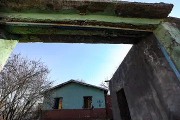 Batman'da bulunan 12 bin yıllık antik kent Hasankeyf Sular Altında Bırakılıyor, Ilısu Barajı'nın su tutmasıyla 2026 yılının sonlarında ayında büyük ölçüde sular altında kalmıştır.