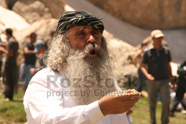 Dersim'de yaşlıların bölgenin hafızasını, sözlü tarihini, inançlarını, geleneklerini ve kültürel değerlerini kuşaktan kuşağa aktaran en önemli taşıyıcı birer unsurdur. Yaşlılar, geçmişte yaşanan acıları, direnişleri, göçleri ve toplumsal olayları deyiş ve sözlü klamlar ile günümüze kadar taşıyor.