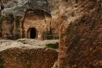 Diyarbakır Ergani Hilar Mağaraları, kaya oyma yapılar ve tarihi mağara