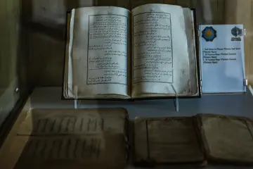 Diyarbakır'ın Sur ilçesinde, Ali Paşa Mahallesi'nde yer alan bu tarihi yapı, 1887-1888 yılları arasında Osmanlı Valisi Ahmet Cemil Paşa tarafından yaptırılmıştır. kentin geleneksel sivil mimarisinin en görkemli örneklerinden biri olup günümüzde Cemil Paşa Konağı Kent Müzesi olarak hizmet vermektedir