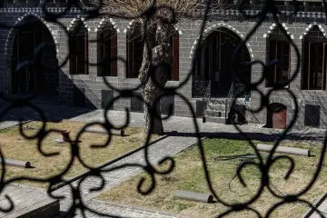 Diyarbakır'ın Sur ilçesinde, Ali Paşa Mahallesi'nde yer alan bu tarihi yapı, 1887-1888 yılları arasında Osmanlı Valisi Ahmet Cemil Paşa tarafından yaptırılmıştır. kentin geleneksel sivil mimarisinin en görkemli örneklerinden biri olup günümüzde Cemil Paşa Konağı Kent Müzesi olarak hizmet vermektedir