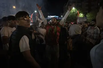 Diyarbakır'da Amedspor taraftarlarının sokaklarda gerçekleştirdiği coşkulu şampiyonluk kutlaması.