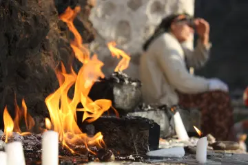 Alevi inancında kutsal sayılan ve Munzur ile Pülümür Çayı'nın birleştiği yer olan Gola Çetu mekanı halk tarafından ziyaret ediliyor. Ziyaretin Uzun Çayır Barajı altında kalmasıyla üst kısımlara taşınmıştı. Günlük olarak çıraların yakıldığı, dilek tutulduğu ve duaların yapıldığı bir kutsal mekandır.