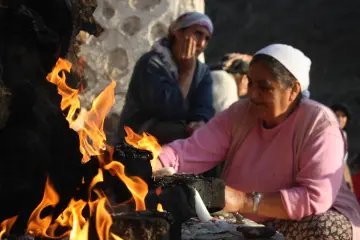 Alevi inancında kutsal sayılan ve Munzur ile Pülümür Çayı'nın birleştiği yer olan Gola Çetu mekanı halk tarafından ziyaret ediliyor. Ziyaretin Uzun Çayır Barajı altında kalmasıyla üst kısımlara taşınmıştı. Günlük olarak çıraların yakıldığı, dilek tutulduğu ve duaların yapıldığı bir kutsal mekandır.