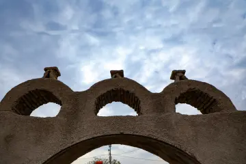 Harran Kümbet Evleri'nin konik kubbeleri, kemerli açıklıkları ve tuğla örgü detayları.