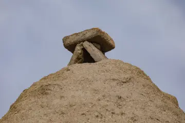 Harran Kümbet Evleri'nin konik kubbe mimarisini gösteren yakın plan tarihi yapı detayı.