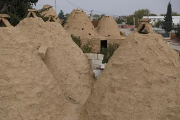 Şanlıurfa'nın Harran ilçesinde bulunan geleneksel konik kubbeli kerpiç evler, Mezopotamya'nın en özgün mimari mirasları