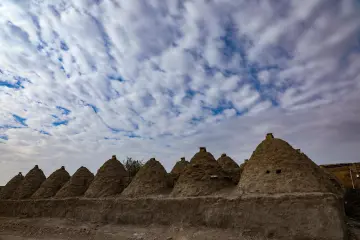 Şanlıurfa'nın Harran ilçesinde bulunan geleneksel konik kubbeli kerpiç evler, Mezopotamya'nın binlerce yıllık mimari mirası