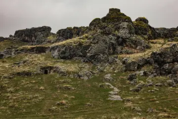 Hilar Mağaraları, kayalık arazi, doğal kaya oluşumları ve Ergani