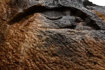 Hilar Mağaraları, kaya oyma mezar, kaya mimarisi ve arkeolojik kalıntılar
