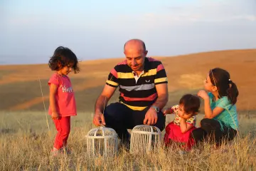 Mezopotamya’da keklik beslemek yalnızca bir kuş yetiştiriciliği değil; derin sosyal, sanatsal ve tarihsel anlamlar taşıyan köklü bir kültürel hobidir. Özellikle Batman, Urfa, Adıyaman ve Diyarbakır gibi şehirlerde kuşaklar arası aktarılan bir tutku olarak varlığını günümüze kadar sürdürmektedir.