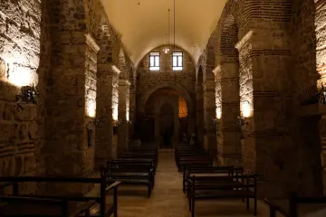 Mardin Savur Dereiçi Mor Yuhanon Kilisesi, taş mimari ve kemerli iç mekân