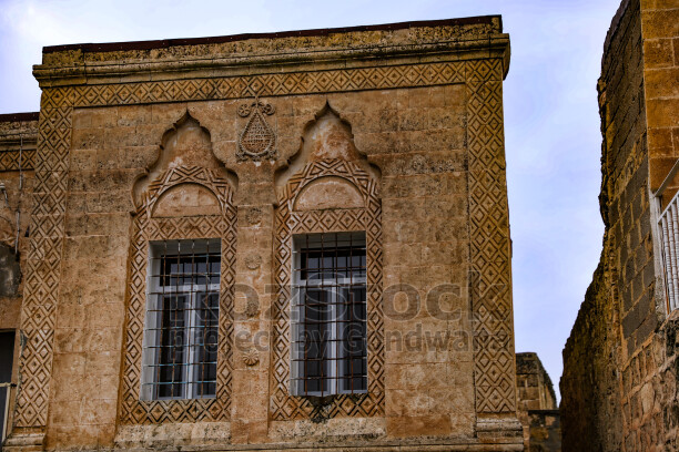Mardin Savur Dereiçi geometrik taş süsleme, tarihi yapı ve taş işçiliği