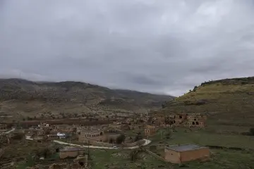 Mardin Savur Dereiçi tarihi taş evler, dağ manzarası ve kırsal yerleşim