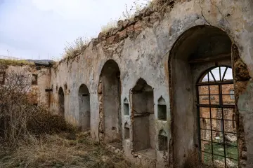 Mardin Savur harabe taş yapı, kemerli odalar ve tarihi mimari