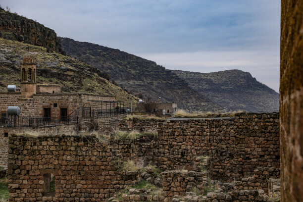 Mardin Savur tarihi taş yapılar, dağlık manzara ve geleneksel mimari