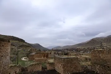 Mardin Savur tarihi taş yapılar, dağlık yerleşim ve geleneksel taş mimari