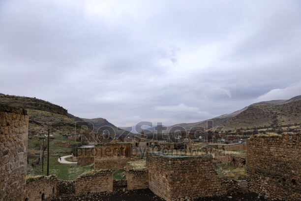 Mardin Savur tarihi taş yapılar, dağlık yerleşim ve geleneksel taş mimari