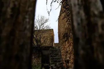 Mardin Savur tarihi taş sokak, taş duvarlar ve geleneksel mimari