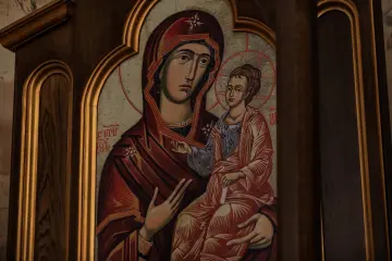 Akdamar Kilisesi'ndeki Meryem Ana ve Çocuk İsa ikonası, Ermeni Hristiyan sanatı ve dini mirasın önemli örneklerinden biridir.