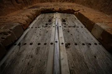 Tarihi Kasımiye Medresesi Tahta Kapi Demir Tokmak