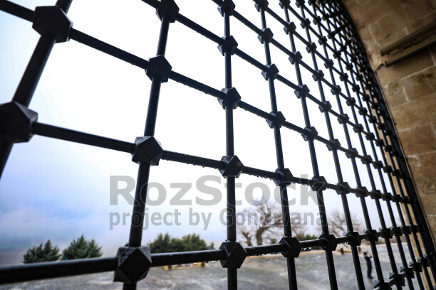 Tarihi Mardin Kasımiye Medresesinde Demir Parmaklıklar