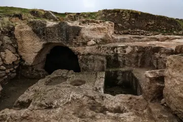 Zerzevan Kalesi, yer altı yapısı, kaya mimarisi ve Roma dönemi